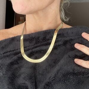 GORGEOUS 10kt Yellow Gold WIDE HERRINGBONE Necklace/Collar. 
Brand New in Box.